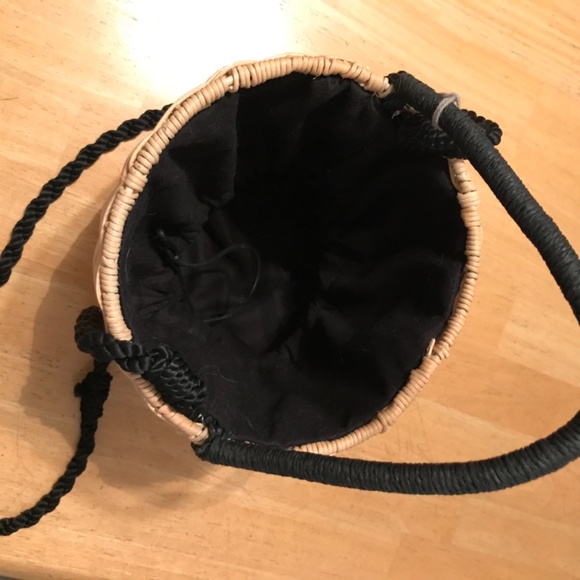 Wicker purse with strap & handle - Picture 6 of 6